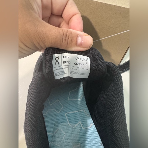 On Running Kids Black Sneakers - Picture 6 of 7